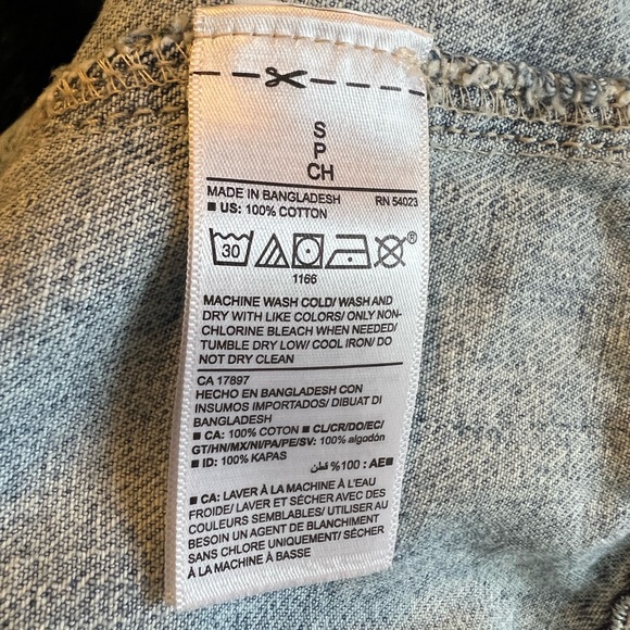 Old Navy Distressed Classic Jean Denim Jacket for Women Light Blue S. - Picture 5 of 8